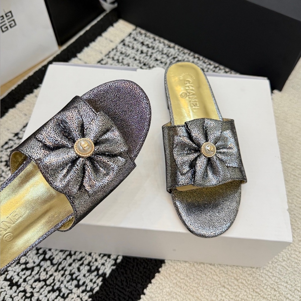 Chanel Metallic Black Bow CC Logo Slide Sandals 99% New